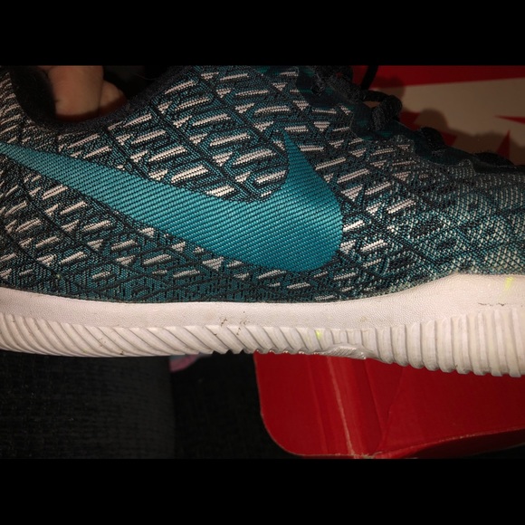 Kobe Bryant Nikes - Picture 3 of 4